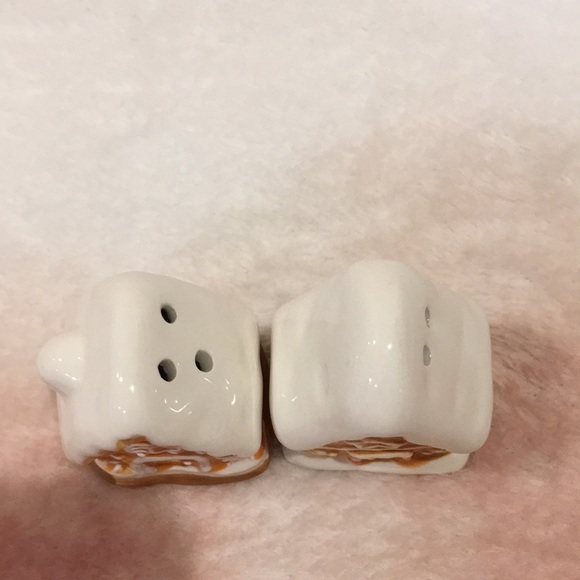 Ceramic Christmas Gingerbread House Mini Salt & Pepper Shaker Set of Two NWOT - Picture 8 of 10